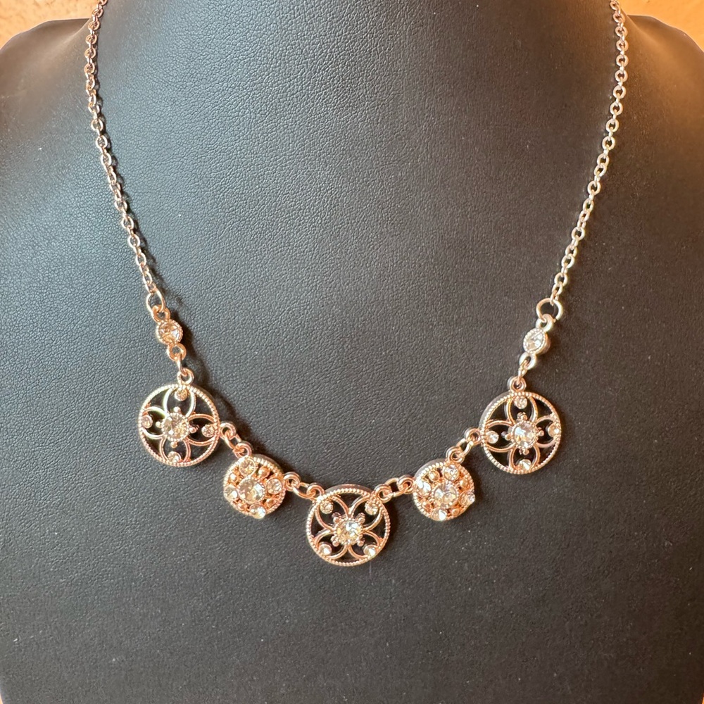 Elegant Bib Necklace Rhinestone Rose Gold Tone Fashion Jewelry Necklace Classic